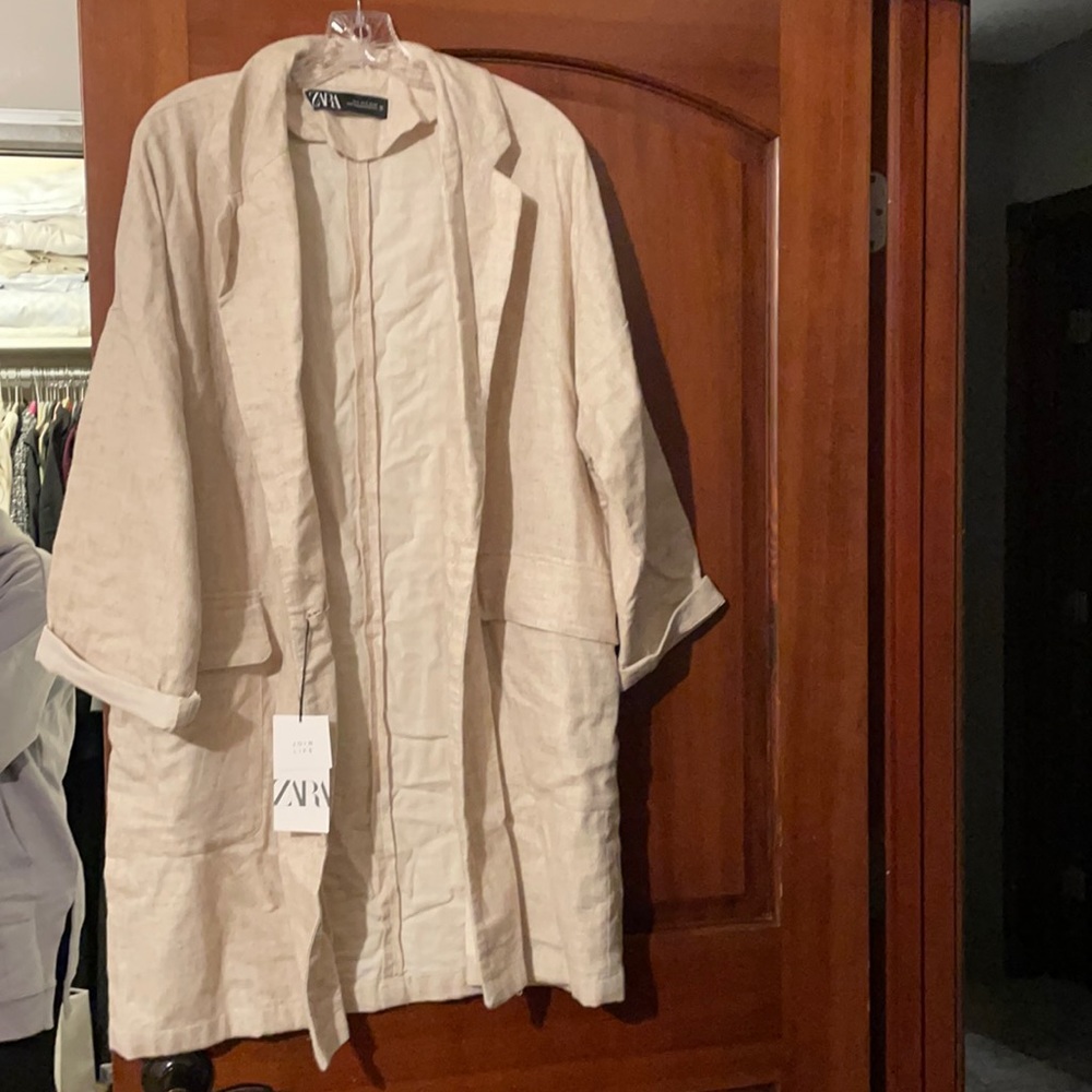 New light Zara coat with tags
